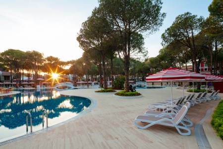 SELECTUM LUXURY RESORT Pools & Beach